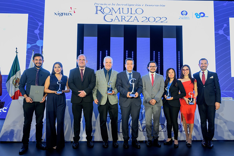 photo of winners of the romulo garza award