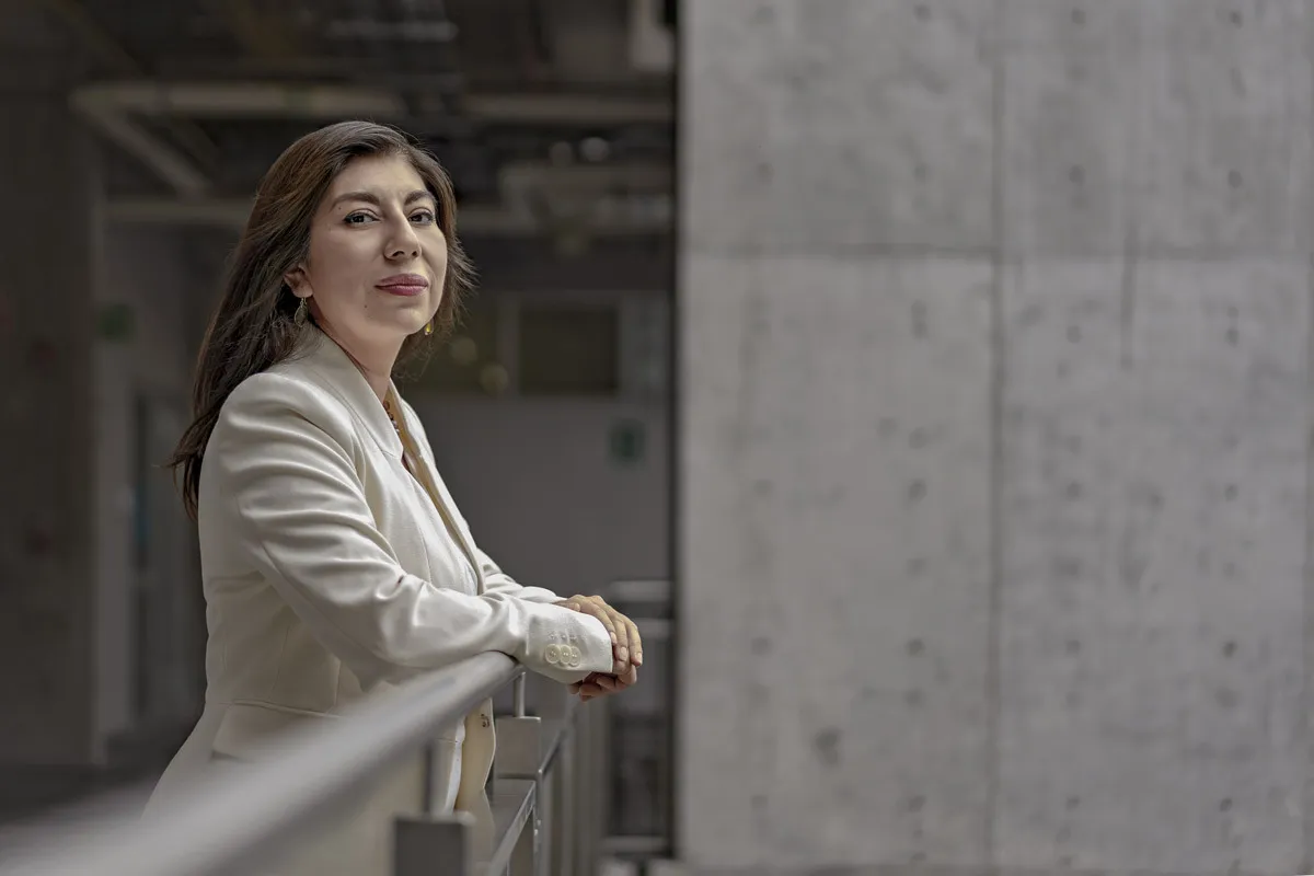 Woman standing leaning on a railing