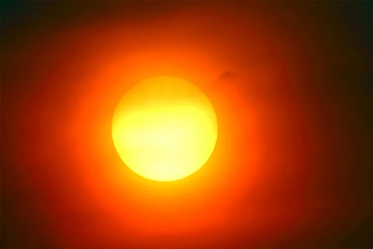 image of incandescent sun