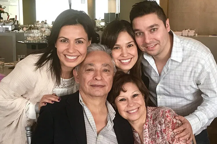 Cynthia Villarreal surrounded by her parents and two siblings 