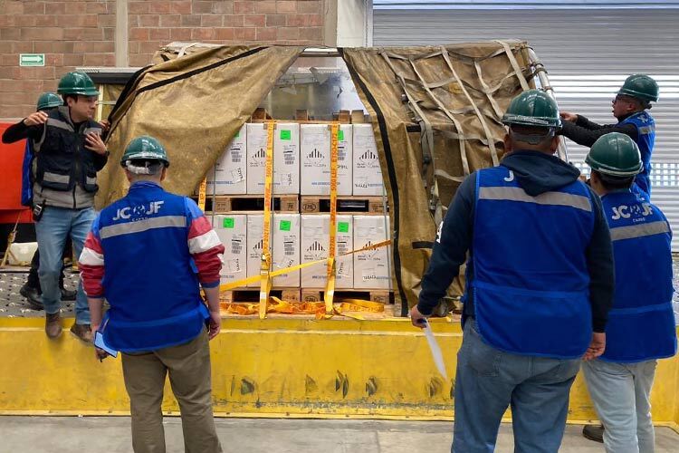 image of vaccines arriving in Mexico