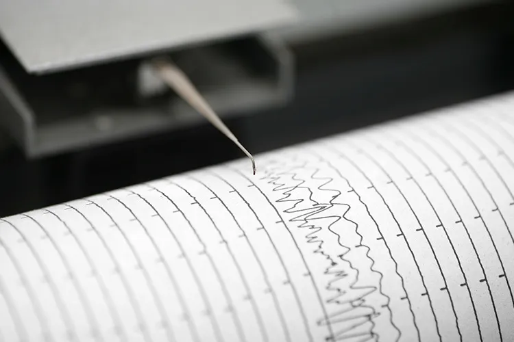 image of a needle resgistering an earthquake