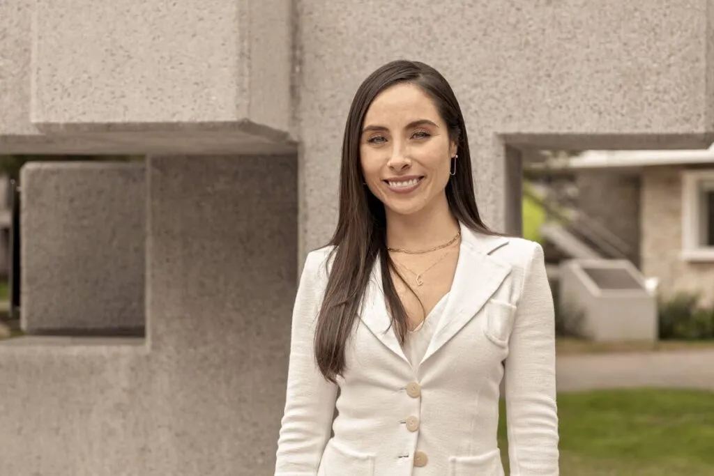 WOMAN STANDING WITH A WHITE SUIT