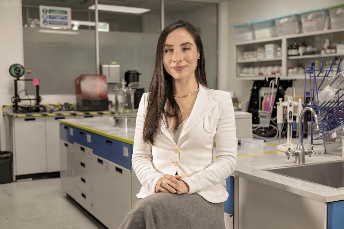 The researcher Grissel Trujillo in her laboratory