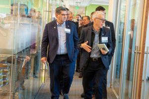 David Garza, Executive Director of Tecnológico de Monterrey, and Marco Muñoz, Executive Director of Strategic Initiatives at the Ragon Institute, lead a tour at the Massachusetts facility. (Photo: Paul Bautista / Tec de Monterrey)