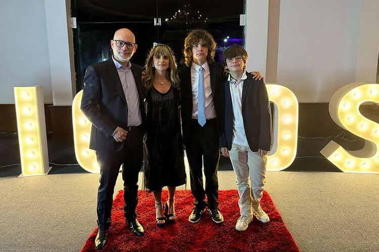 Amorós and family
