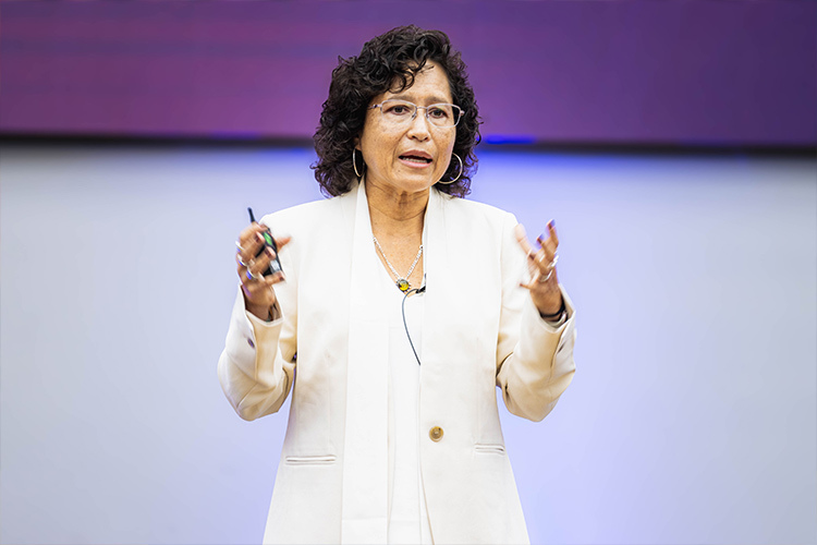 Karin Conde-Knape
