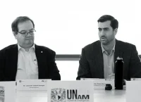 Two executives from the Tec and UNAM sitting at a table