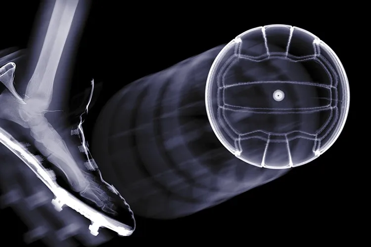 imagen de un pie jugando un balón