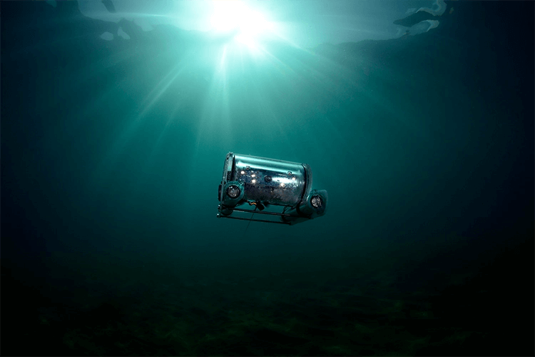 foto de un robot autónomo acuático