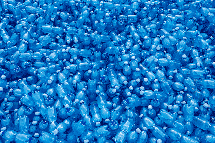 Miles de botellas de plástico vacías