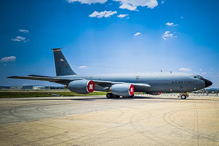Avión en exhibición en la feria aeroespacial FAMEX 2023