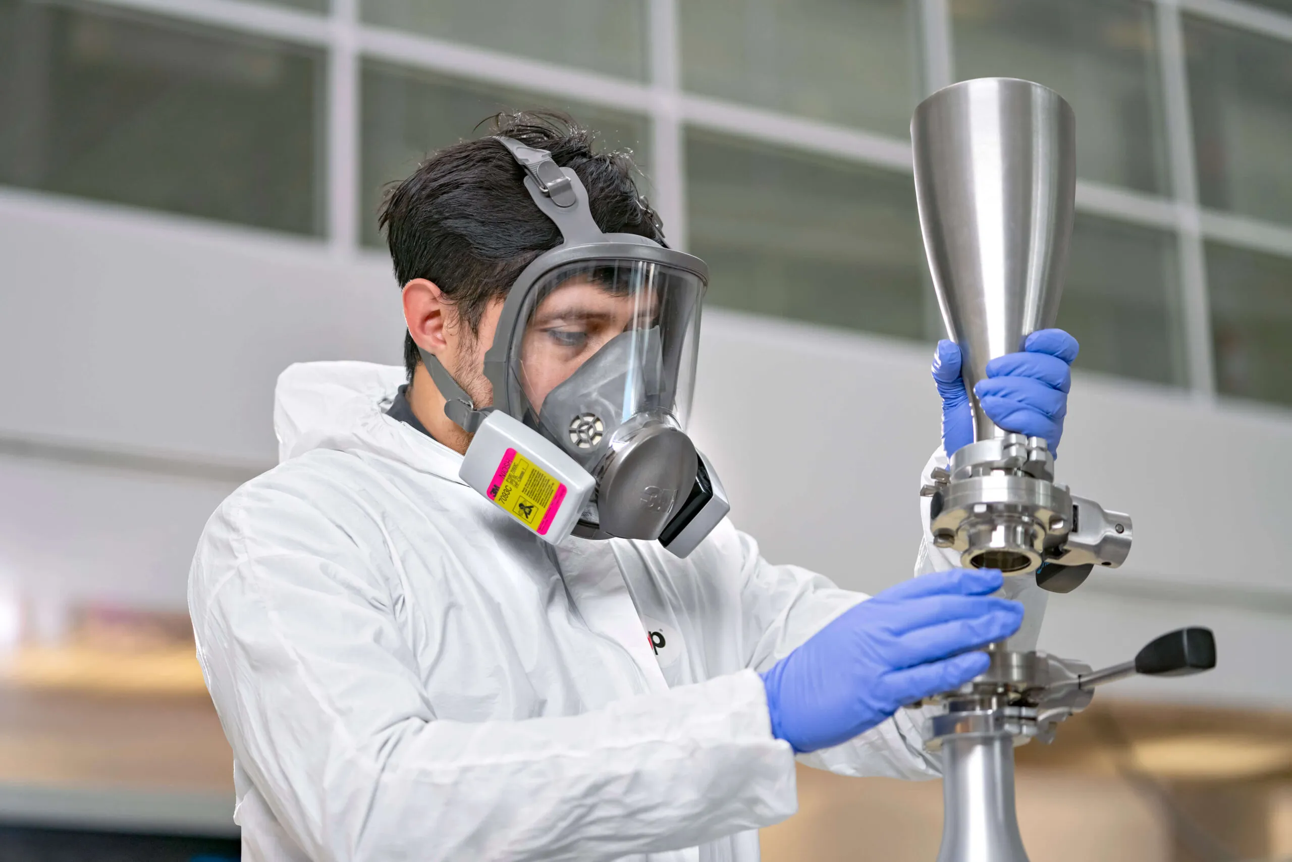 El Core Lab de Manufactura Aditiva del Tec de Monterrey es el espacio en el que se experimenta con materiales avanzados y procesos de manufactura innovadores. Este laboratorio, dirigido por el investigador Óscar Martínez, busca ser un punto de encuentro entre la industria y la academia para llevar la manufactura sustentable a un nuevo nivel en México y el mundo.