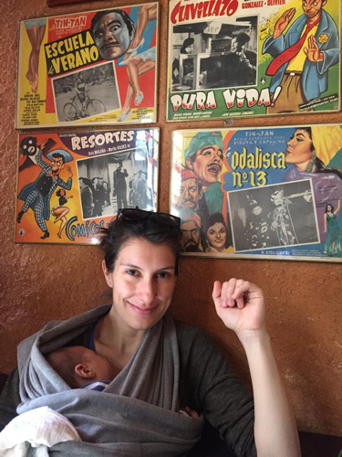 Fotografía de Marion Brunck lactando a su bebé