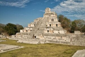 piramide de Edzná en Campeche, México