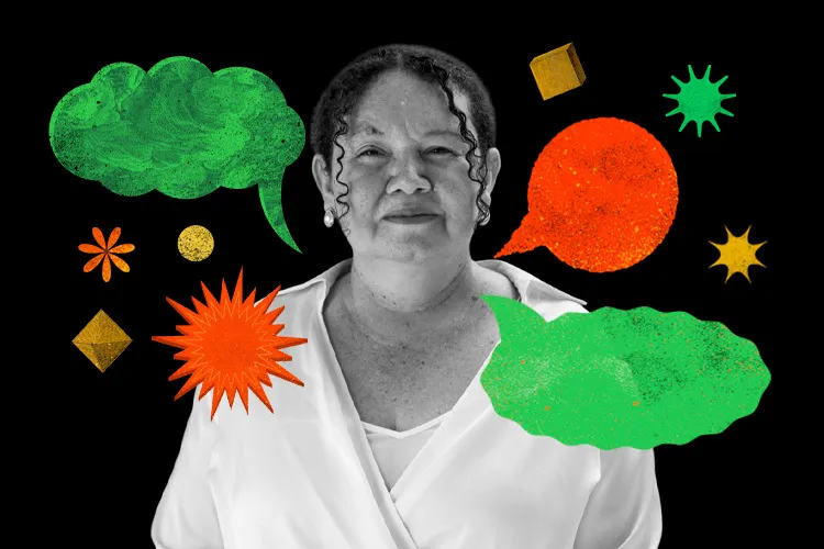 retrato de una mujer seria pero amable en blanco y negro