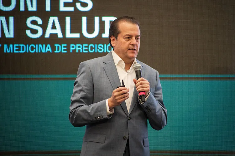 Imagen de Luis Herrera hablando