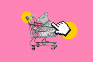 En la imagen se ve un carrito de supermercado con productos como un vestido, una bolsa y zapatos