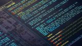 fotografía de un código computacional en colores