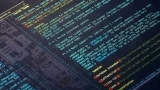 fotografía de un código computacional en colores
