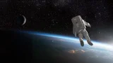 un astronauta vuela en el espacio