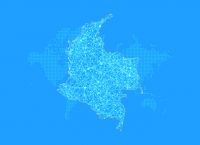 Mapa ilustrado de Colombia con líneas azules que muestran rutas de tráfico.