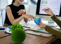 Escuchar perspectivas distintas y cambiar la participación de sus integrantes puede transformar la dinámica de innovación en las empresas familiares. (Foto: Getty Images)