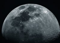 fotografía de la luna vista de manera muy cercana