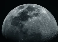 fotografía de la luna vista de manera muy cercana