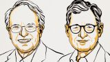 Ilustración de los economistas Robert E. Hall y Michael Woodford, ganadores del Nobel de Economía 2026.