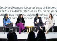 panel mujeres en la ciencia