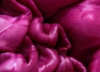 Acercamiento del color morado intenso de una col morada