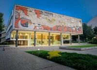 Foto de la fachada de la Rectoría del Tec de Monterrey.