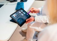 fotografía de una tablet con información médica