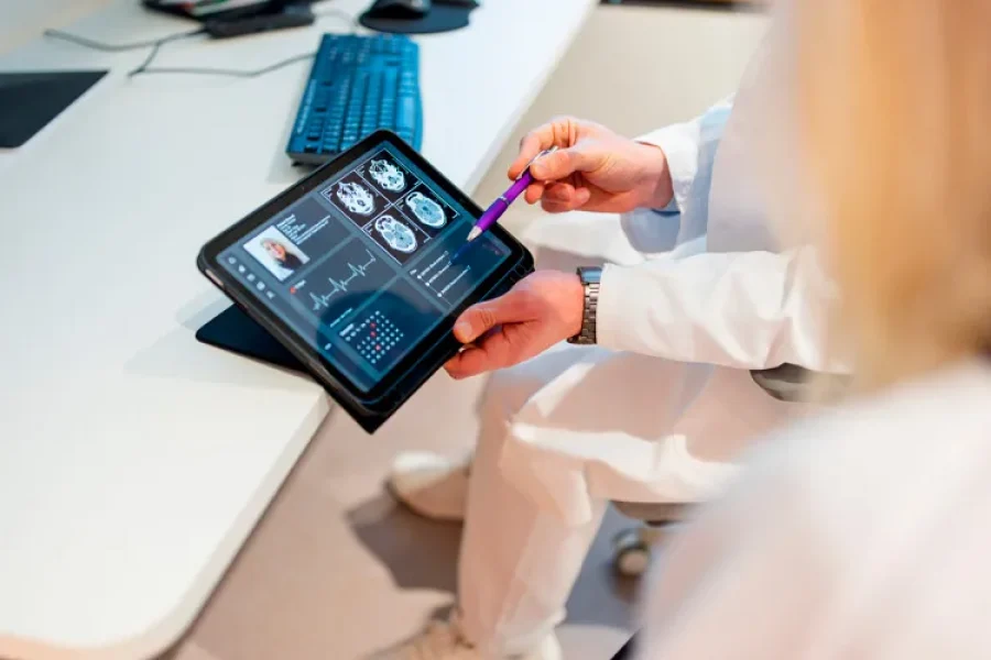 fotografía de una tablet con información médica